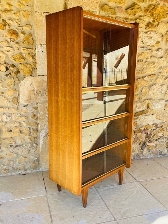 Image 1 of Librería de roble de mediados de siglo, con puertas correderas de cristal, década de 1960