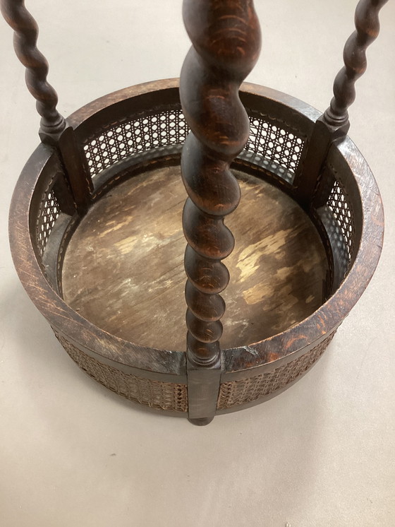 Image 1 of Table à plantes antique 2 étages en osier et rotin