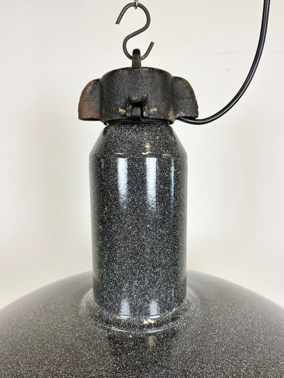 Image 1 of Grande lampada industriale in smalto grigio con parte superiore in ghisa, anni '60