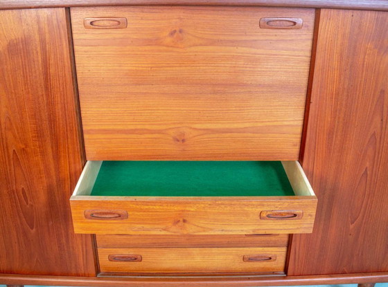 Image 1 of Großes HP Hansen skandinavisches Design Highboard/Sideboard aus massivem Teakholz. Dänemark, 1960er Jahre.