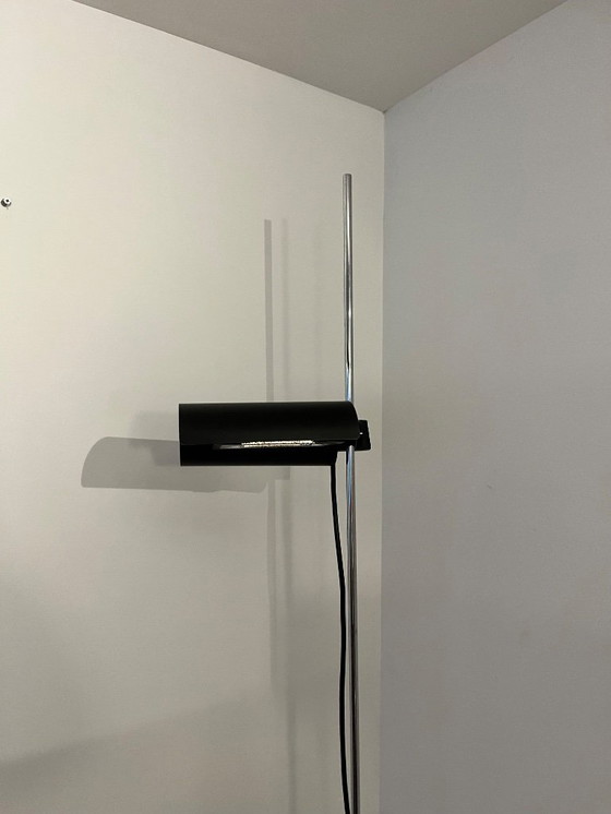 Image 1 of Lámpara de pie Oluce – Regulable – Vico Magistretti – Acero cromado y aluminio – Diseño italiano 1970