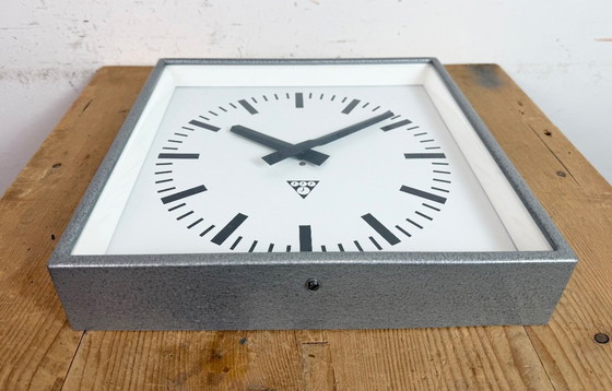 Image 1 of Graue, quadratische Wanduhr im Industriestil von Pragotron, 1970er Jahre