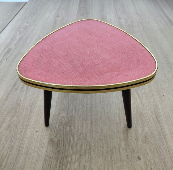 Image 1 of Mesa de centro de los años 50 con tapa rosa