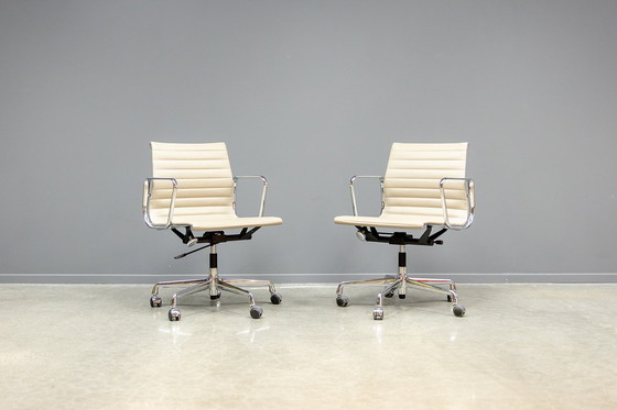 Image 1 of Silla de oficina Eames EA117, 6x