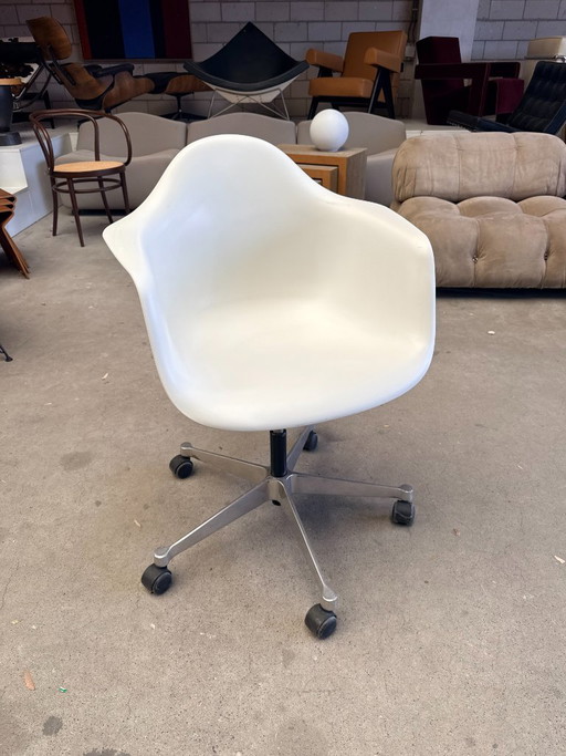 Silla de oficina Vitra Eames PACC – bureaustoelen, Plastic, Aluminium (photo 2 of 13)