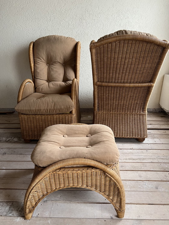 Deux fauteuils en rotin avec repose-pieds – Rattan, Textile (photo 3 of 7)