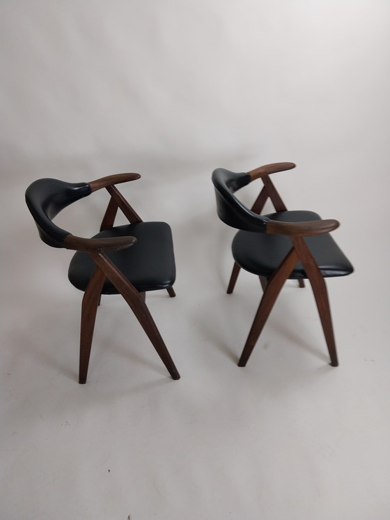 Image 1 of 2 x cowhorn skailed Leder Esszimmerstühle von Tijseling 1960s