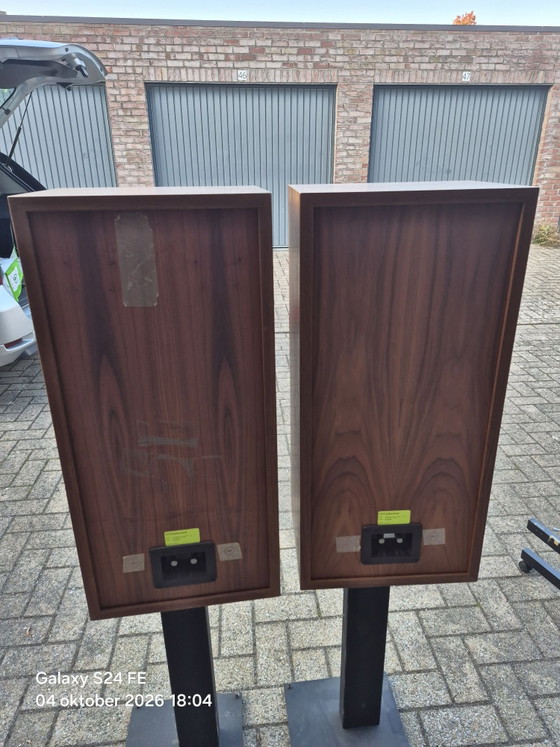 Altoparlanti Cabasse con supporti e luce al neon – Oggetti decorativi, Metallo, Plastica (photo 5 of 11)