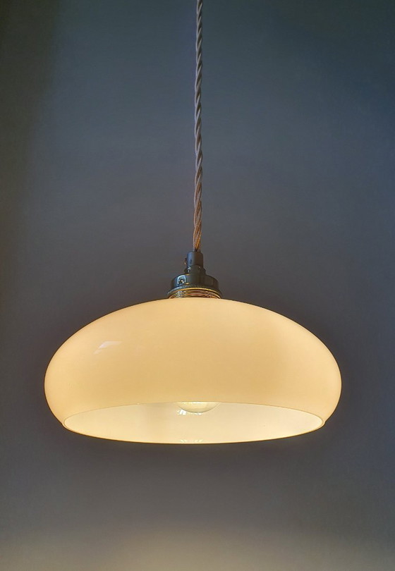 Image 1 of Set van 2 vintage hanglampen van roze pastel opaline glas.