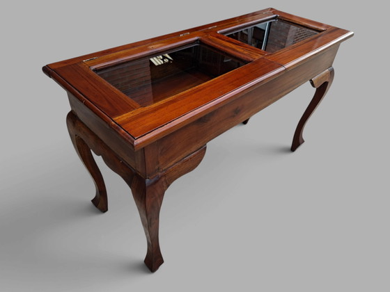 Klassieke Vitrine Tafel, Sidetable, Wandconsole, Lichte Leeftijd Sporen Afm: 129x50cm en 77cm Hoog – Glass (photo 2 of 5)