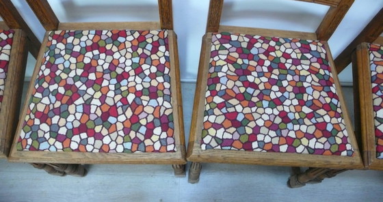 Image 1 of 6 sedie antiche in stile guglielmino in rovere naturale + nuovo tessuto di rivestimento in stile mosaico colorato