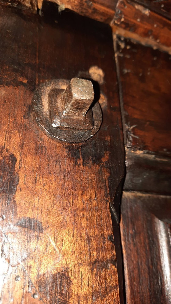 Image 1 of Mobile antico in noce a 2 ante