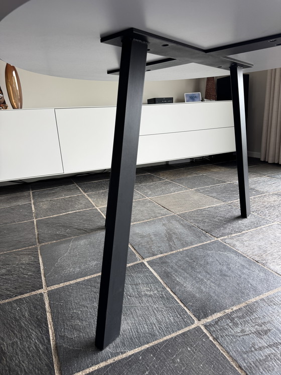 Image 1 of Mesa de comedor redonda Studio Henk, 130 cm