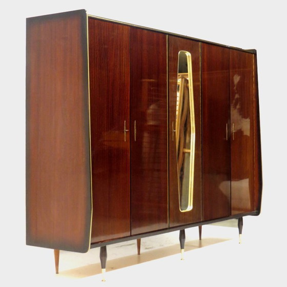 Image 1 of Armario antiguo de teca de 5 puertas con espejo, de la década de 1960.