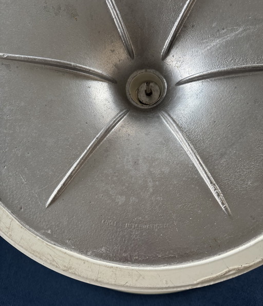 Vintage Knoll tulip table