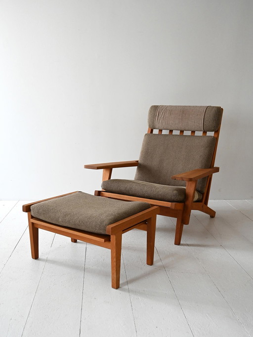 Hans Wegner GE 375 Fauteuil avec tabouret