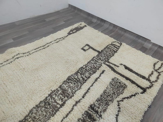 Azilal-Teppich aus reiner Wolle, handgefertigt nach traditioneller Handwerkskunst, Größe 2/3 m – Ahrend (photo 3 of 7)