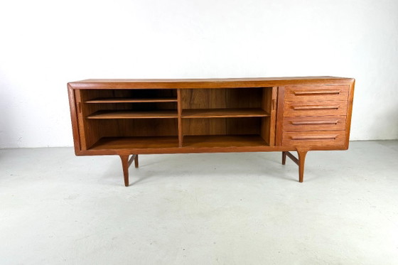 Credenza FA32 di Ib Kofod-Larsen per Faarup - Anni '60 – Faarup Mobelfabrik, Credenze, Legno (photo 4 of 9)
