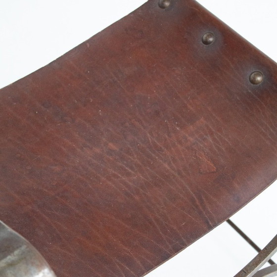 Image 1 of Een paar leren stoelen van Maison Jansen, Frankrijk, jaren 1950.