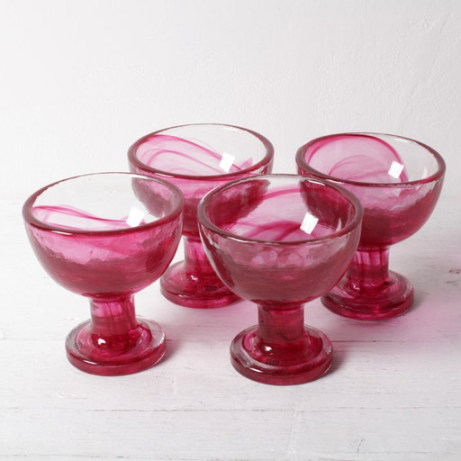 Set van 4 Kosta Boda glazen swirl schalen 'Mine' van Ulrica Hydman Vallien / Zweden / 2002