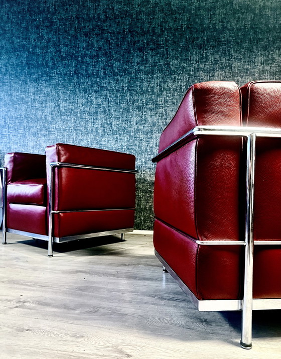 Image 1 of 2 vintage LC2 Le Corbusier stoelen in rood leer, Italië, jaren 80