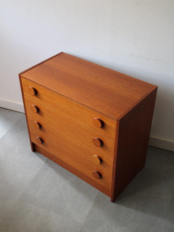 Image 1 of Cómoda danesa antigua de teca