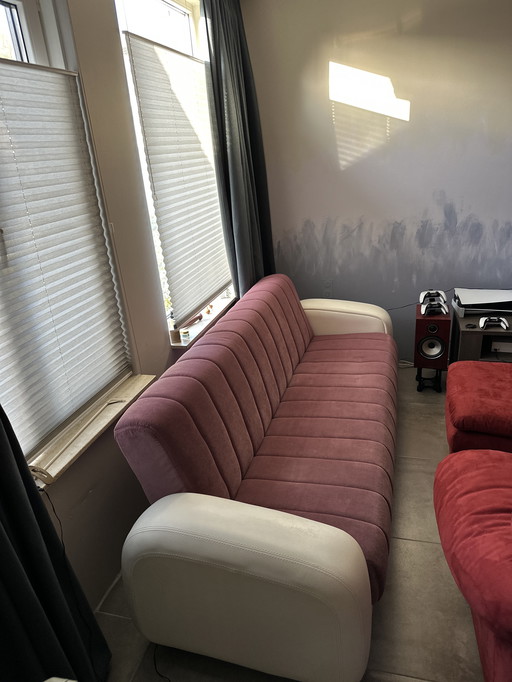 Slaapbank met opbergruimte – Roze fluweel en witte armleuningen