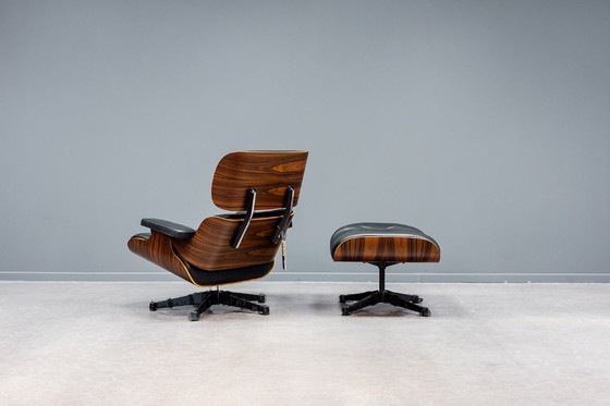 Image 1 of Eames loungestoel + voetenbank "jubileumeditie"