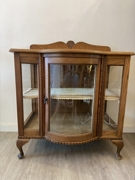 Image 1 of Antiek vitrinekastje met gebogen glas