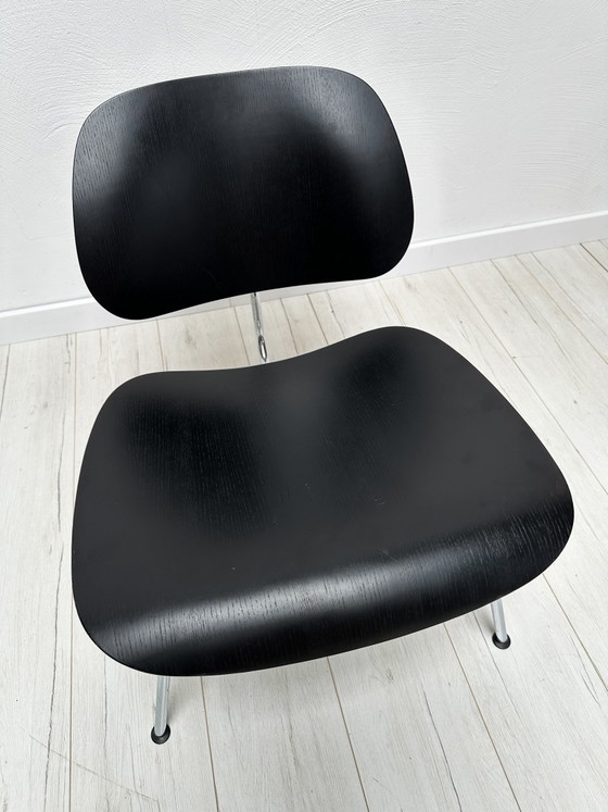 Image 1 of Poltrona lounge vintage Eames LCM in compensato degli anni '70, disegnata da Charles e Ray Eames per Vitra.