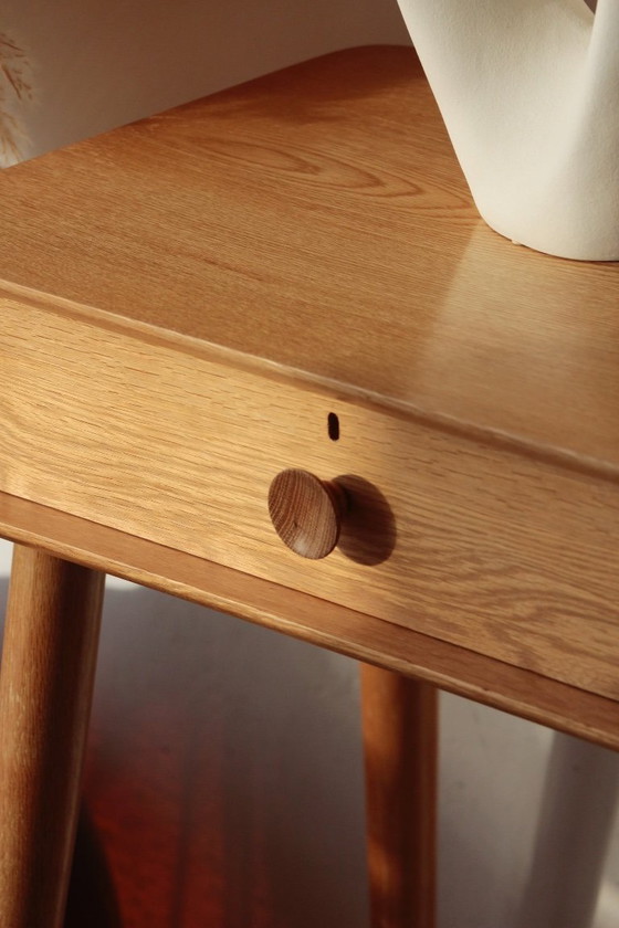 Image 1 of Console Vintage en Chêne Massif – Pieds Fuseaux & 2 Tiroirs