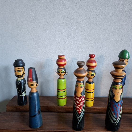 Image 1 of Poupées égyptiennes vintage en bois sur fuseau des années 70. 19 pièces.