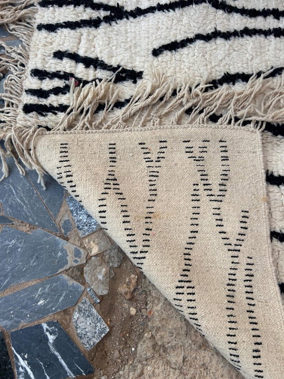 Image 1 of Marokkanischer Wollteppich – Einzigartiges Design & Handarbeit 250 cm x 150 cm