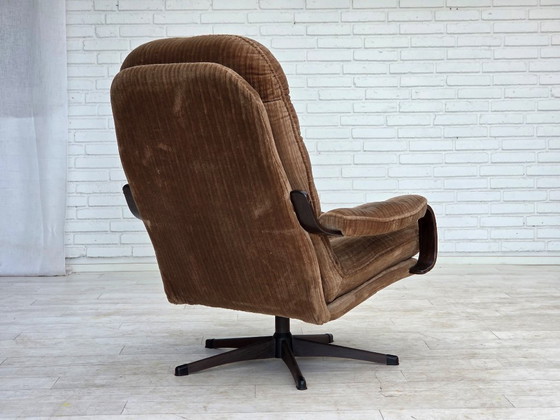 Image 1 of Jaren 70, Deense draaibare fauteuil, bruin corduroy.