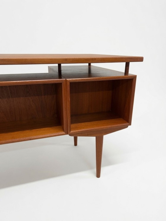 Image 1 of Bureau de direction danois en teck des années 1960