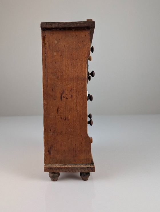 Image 1 of Armoire à épices murale rustique espagnole en bois avec étiquettes en céramique, années 1930