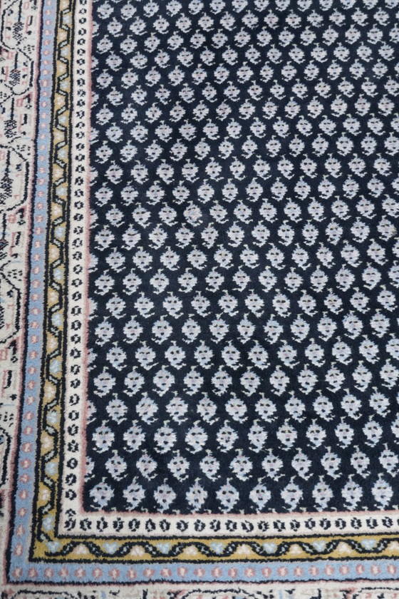 Image 1 of Tappeto vintage con tonalità prevalentemente blu e beige e motivi puliti, 300x200 cm.