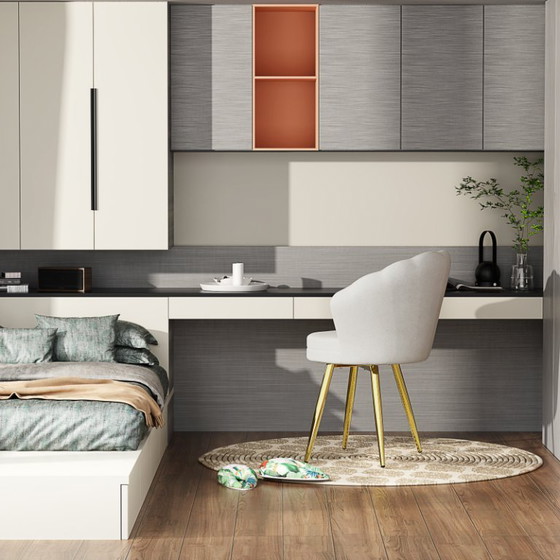 Image 1 of Elegante poltrona Swan in velluto con gambe in metallo dorato