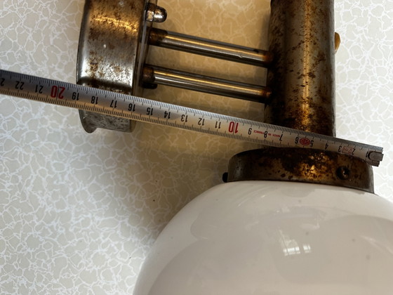 Modernistische Wandleuchte aus Opalglas und verchromtem Metall – Wandleuchten (photo 13 of 15)