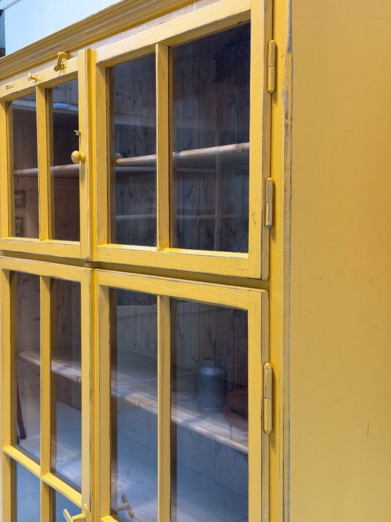 Image 1 of Vintage gele vitrinekast hout | Wandkast | Buffetkast 