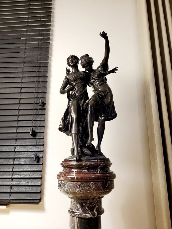 Image 1 of Schöne Bronzestatue von Auguste Moreau auf einem Marmorsockel