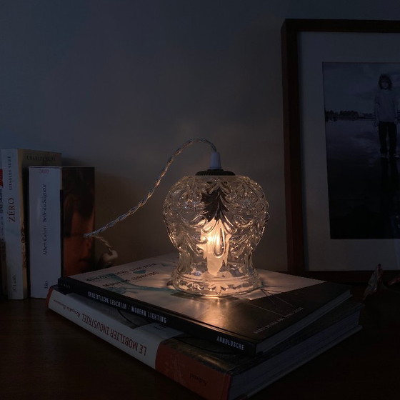 Image 1 of Lámpara portátil antigua de globo en vidrio transparente