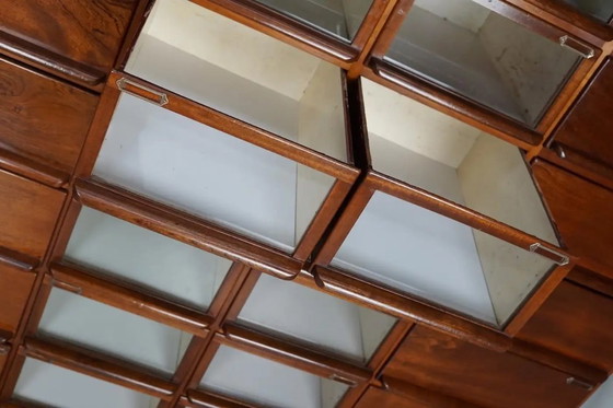 Image 1 of Gran armario de mercería antiguo holandés de madera noble, década de 1930