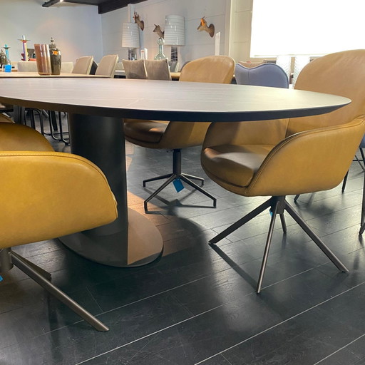 Oval – Bert Plantagie, eettafels (photo 2 of 3)