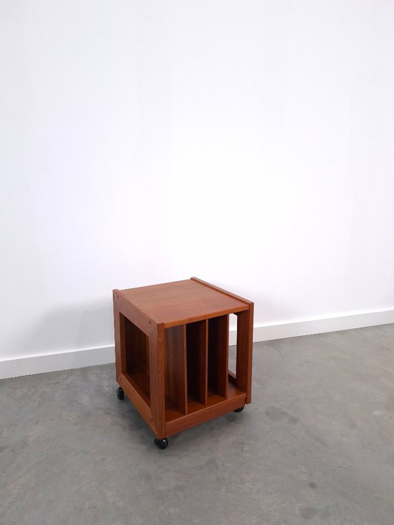 Mobiletto per giradischi in teak su ruote, tavolino, comodino, mobiletto 2 – Credenze, Wood, Plastic (photo 11 of 12)