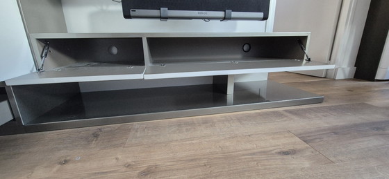 Image 1 of Roche Bobois TV-Möbel, weiß und champagnerfarben lackiert