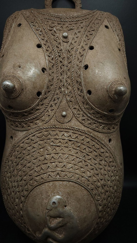 Image 1 of Arte africana • Maschera per il ventre Ndimu • Makonde • Tanzania • Alluminio