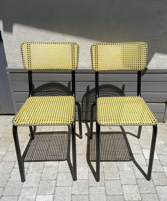 Image 1 of Een paar Art Prog-stoelen – Geel geweven plastic en zwart staal – Frankrijk, jaren 1950