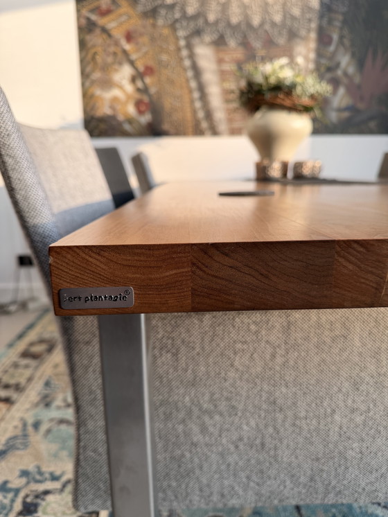 Image 1 of Wat mooi!! Bert Plantagie notenhouten eettafel