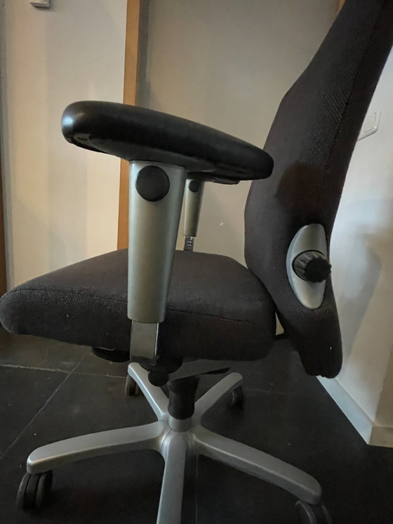 Image 1 of Chaise de bureau Haworth Comforto grise et noire à 5 pieds réglable